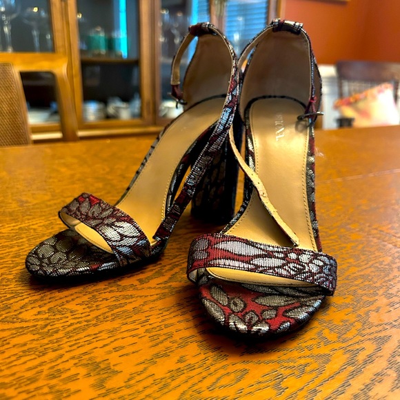 Red block heels - Picture 1 of 4